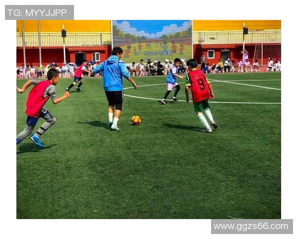 足球明星在绿茵场上的精彩瞬间与场地美景的完美结合